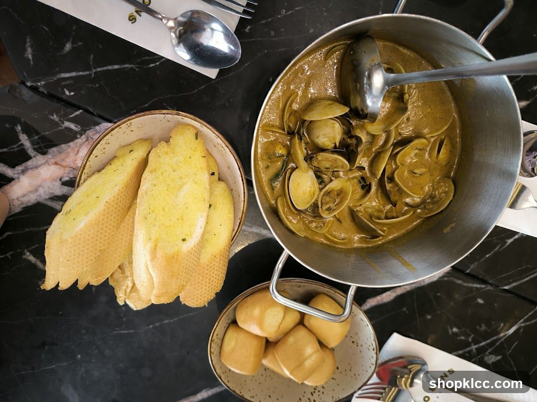 Clams with Curry Sauce and Bread