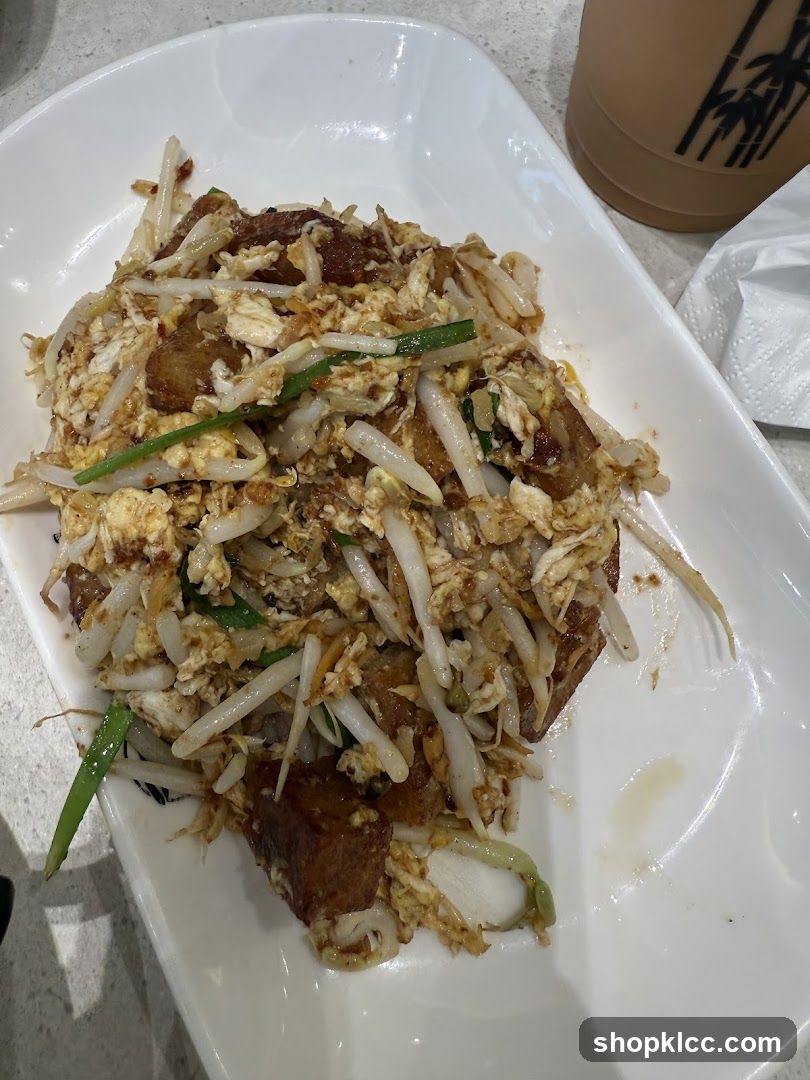 Stir-fried dish with taro cake and bean sprouts