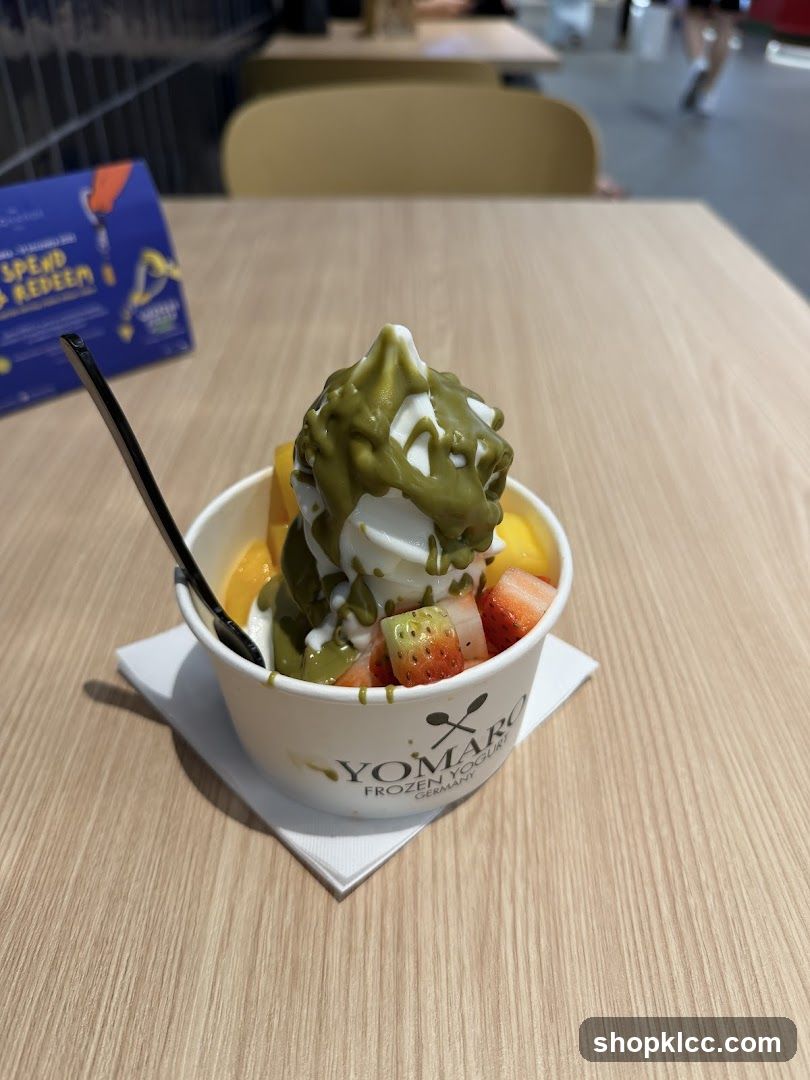 Yomaro Frozen Yogurt with Fruit