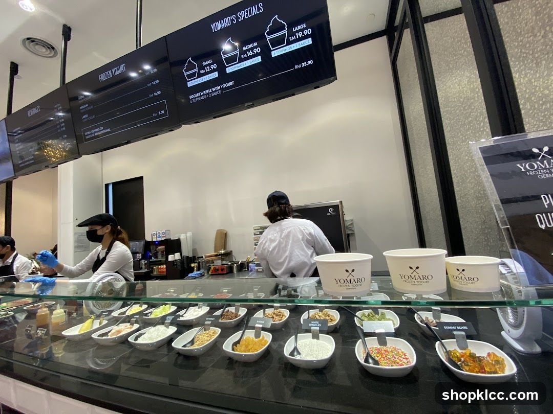 Yomaro Frozen Yogurt Counter