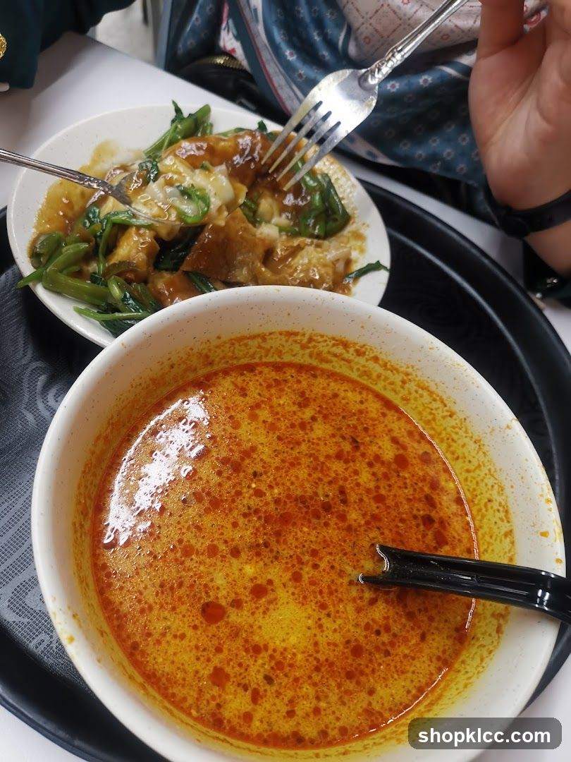 Two bowls of food on a tray
