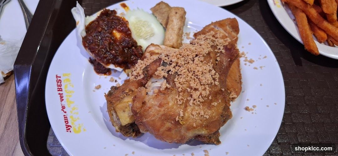Fried Chicken Dish with Side Dishes