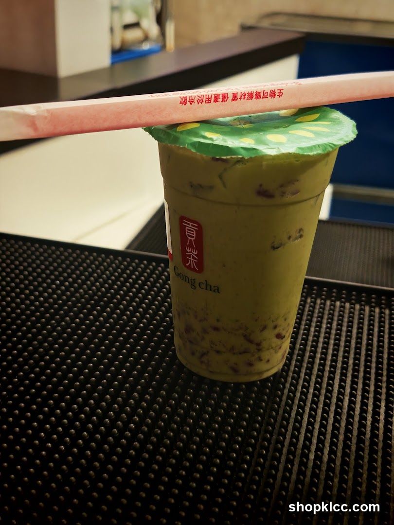 Gong cha drink with straw