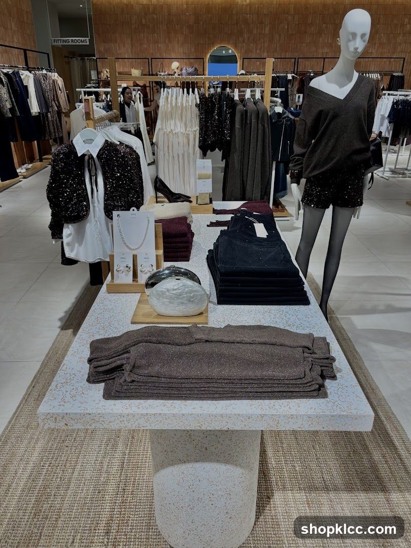 Fashion Display Table