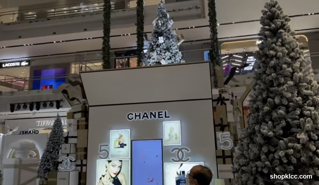 Chanel Holiday Display