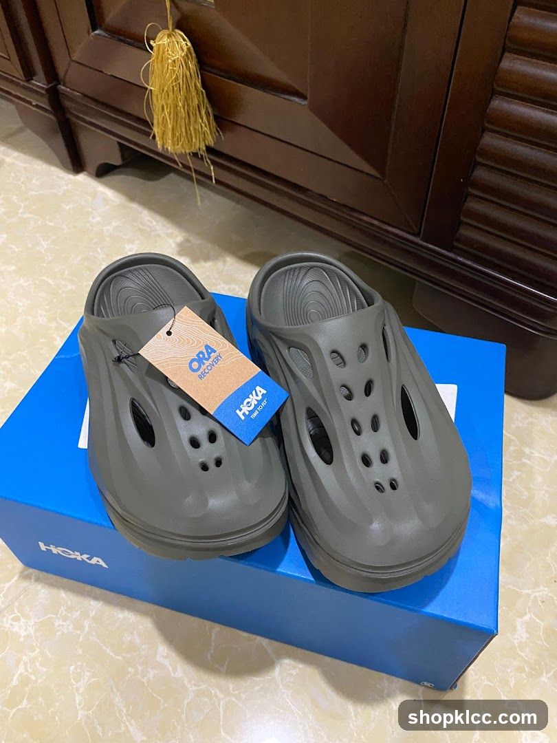 Hoka Ora Recovery Clogs