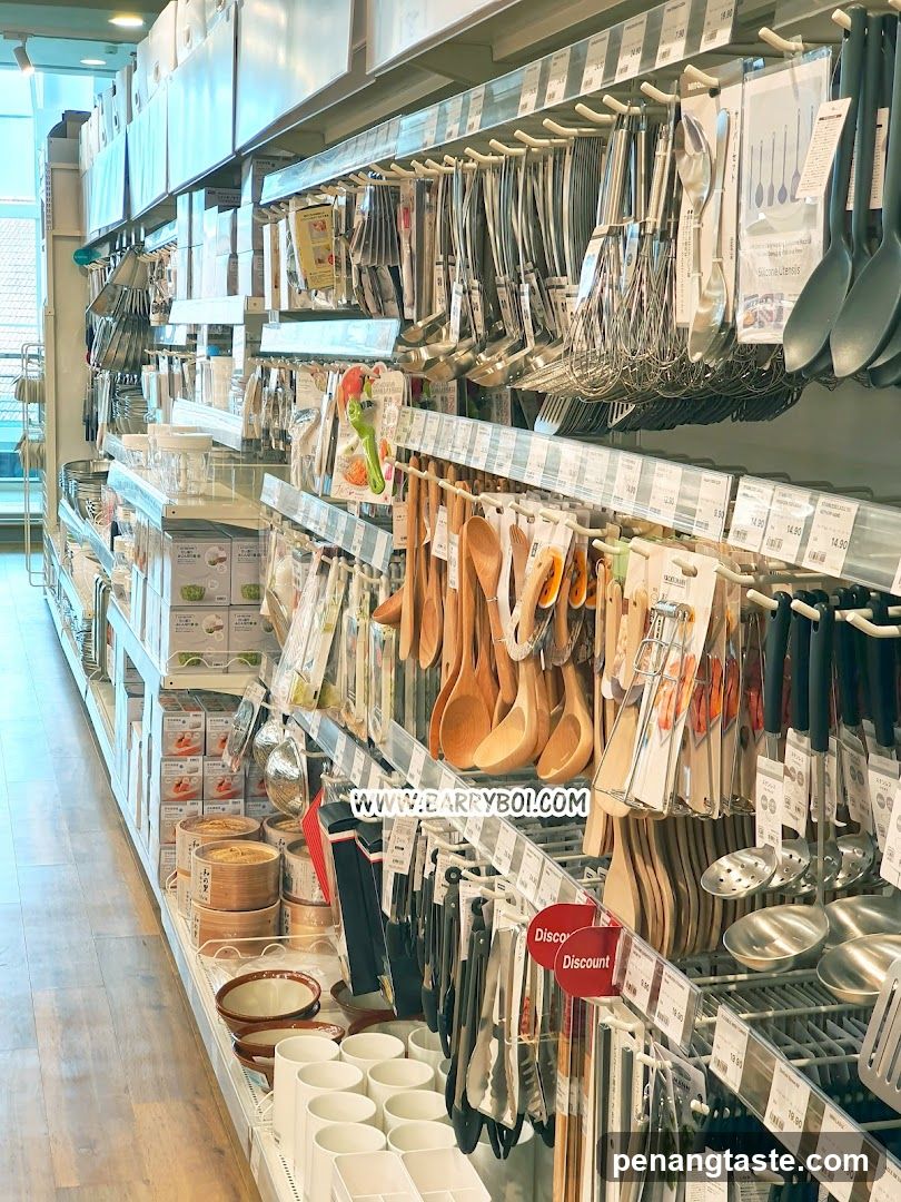 Kitchenware Display