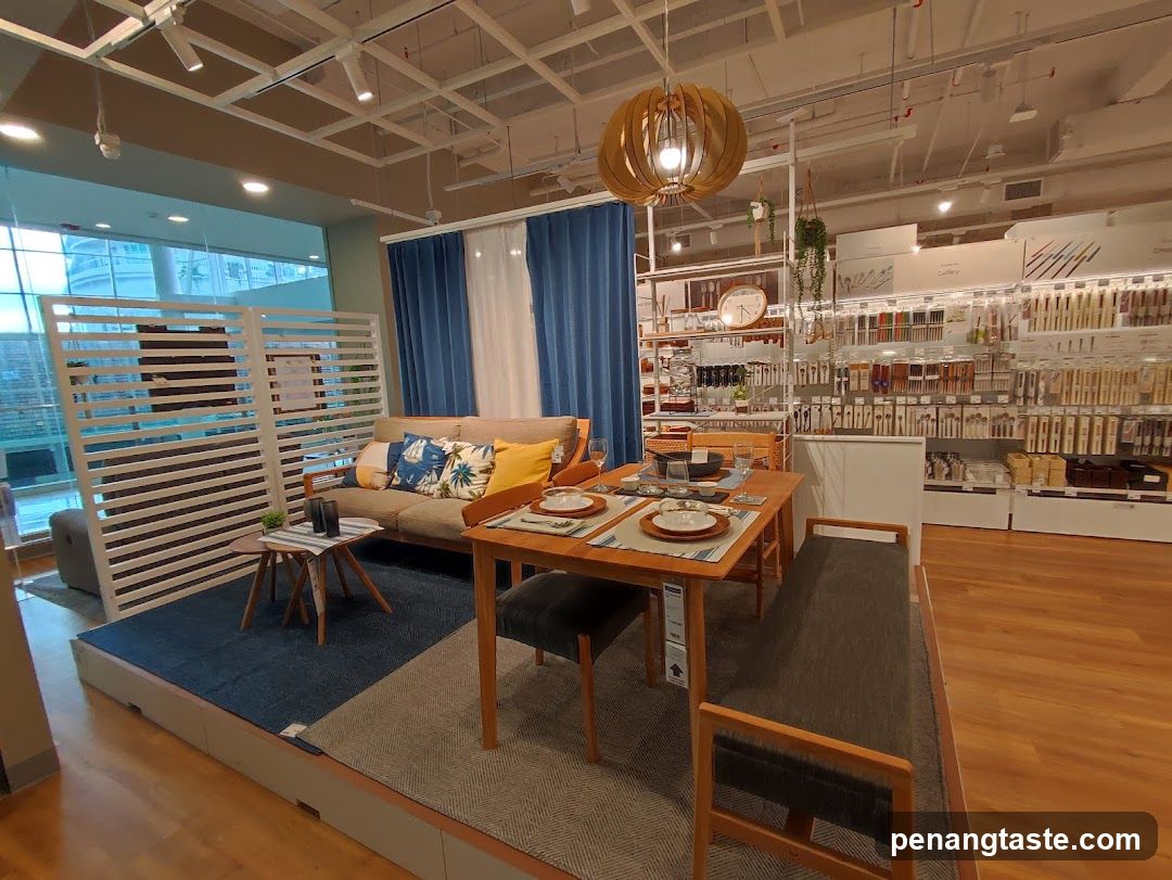 Home Goods Store Display