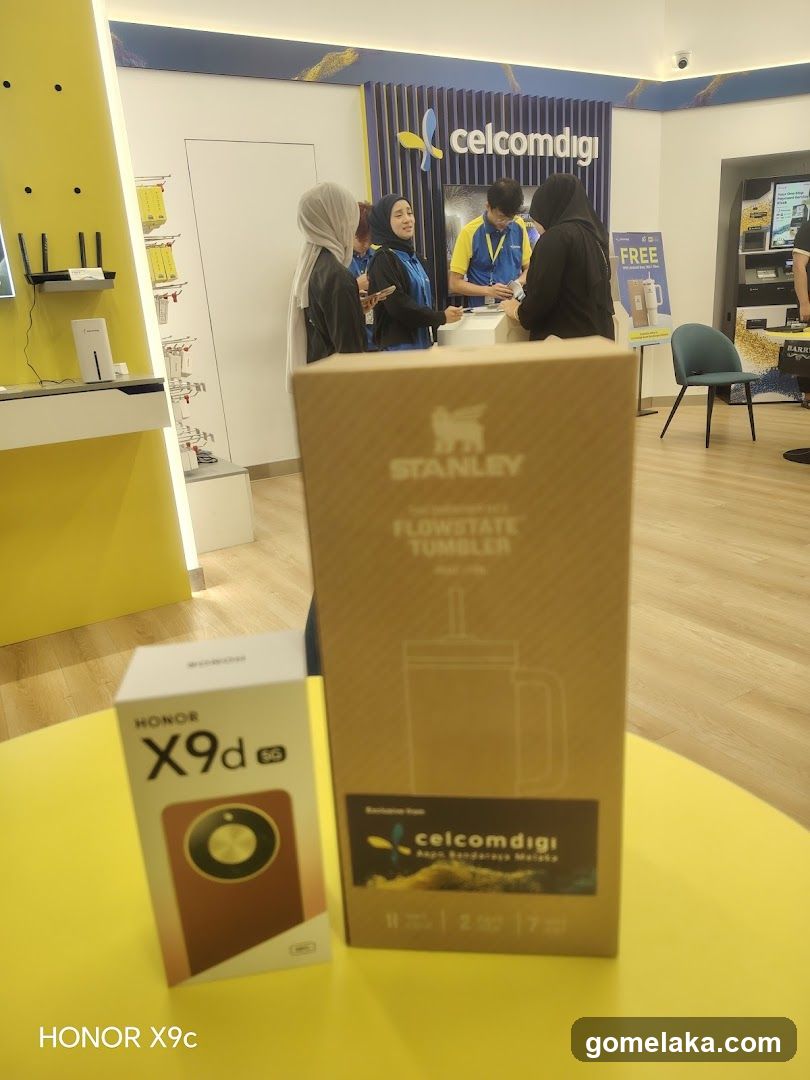 CelcomDigi Store Interior