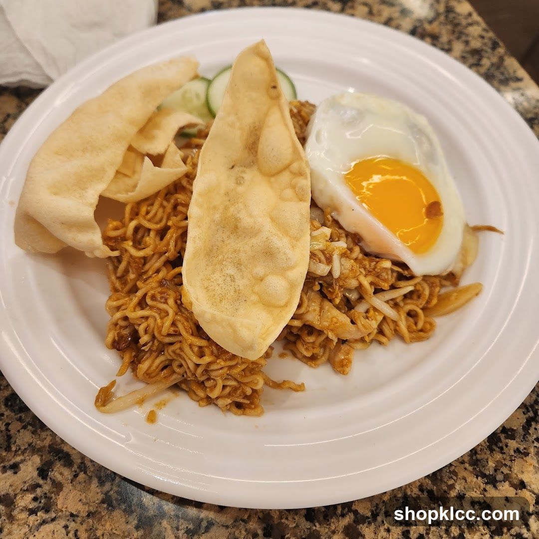 Noodles with Fried Egg and Crackers