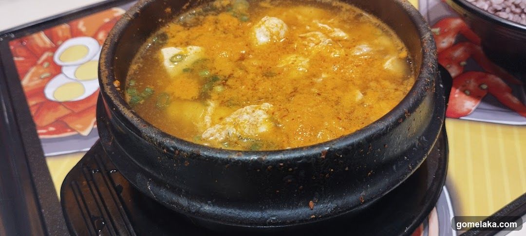 Stir-fried dish in stone pot