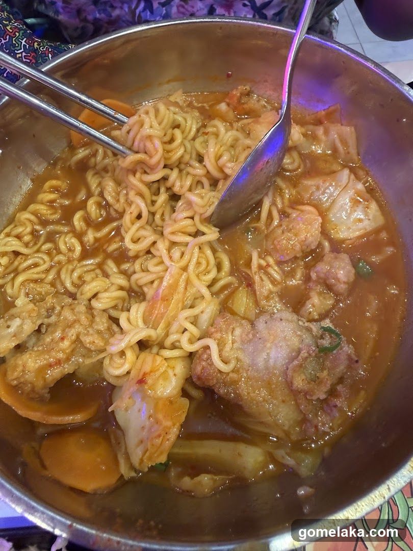 Noodle Bowl with Fried Chicken and Vegetables