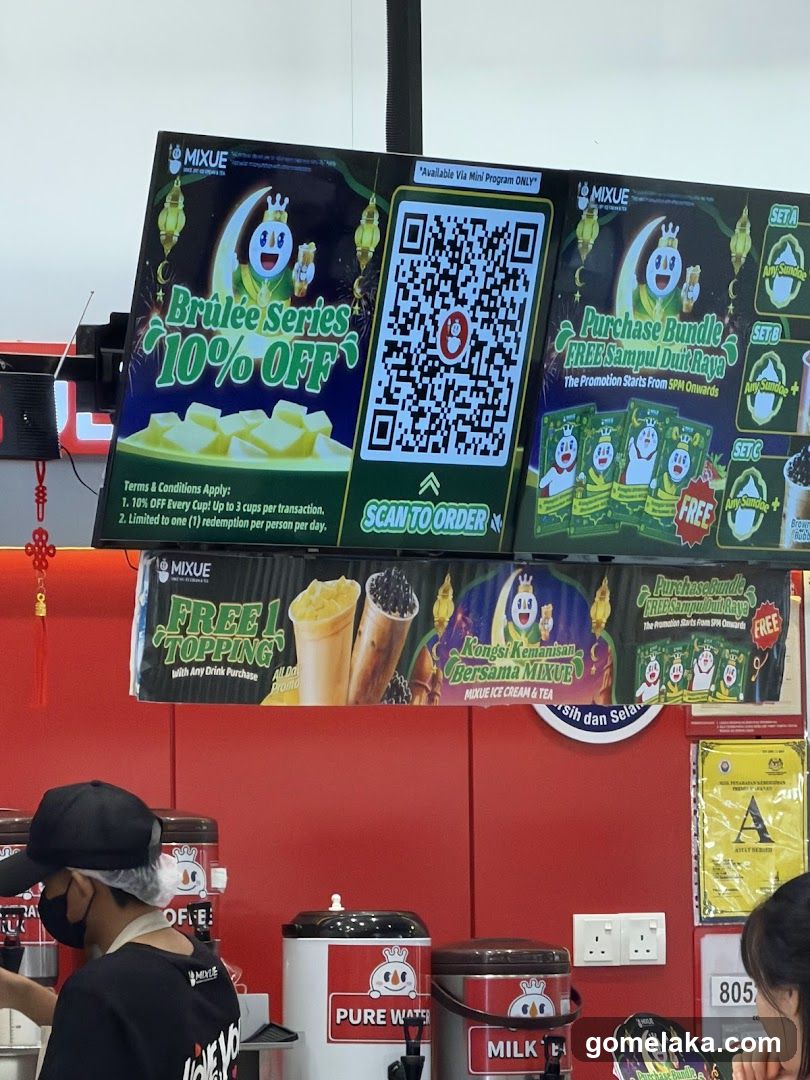 Mixue Ice Cream & Tea Promotion Display