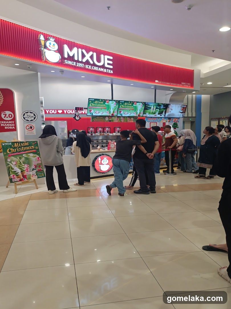 Mixue Ice Cream & Tea Store Interior