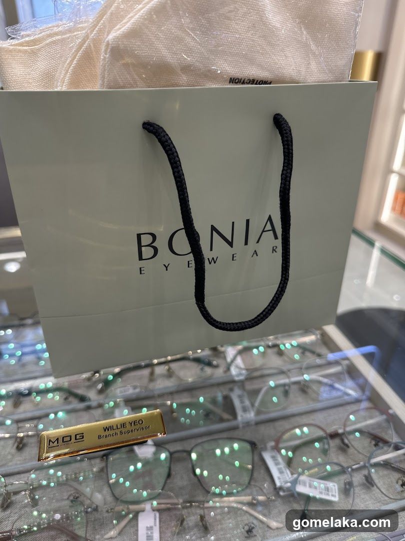 BONIA EYEWEAR Shop Interior