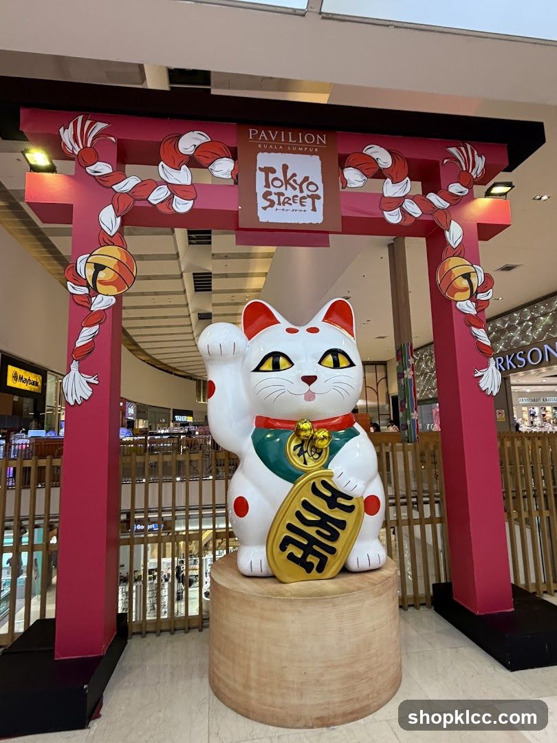 Tokyo Street Lucky Cat Statue