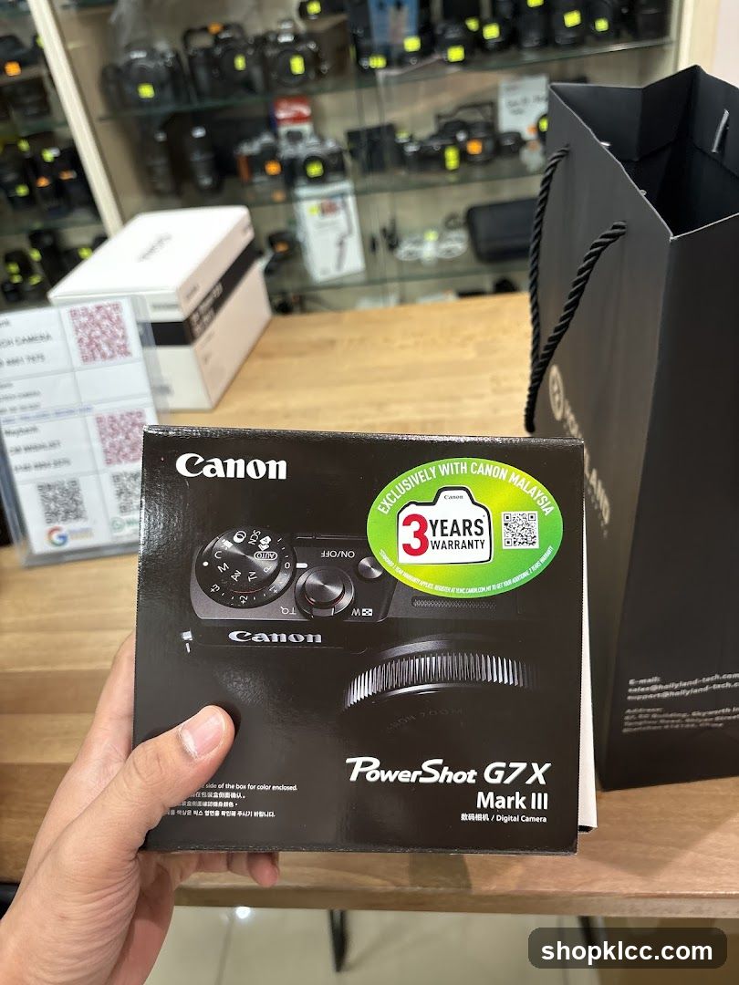 Canon PowerShot G7X Mark III Box in Store