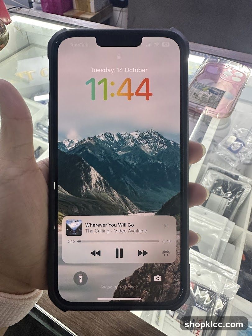 Phone Display in Store