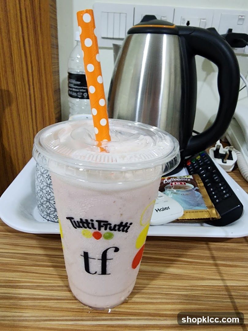 Tutti Frutti Drink with Accessories