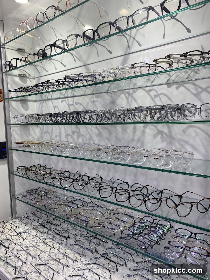 Eyeglasses Display