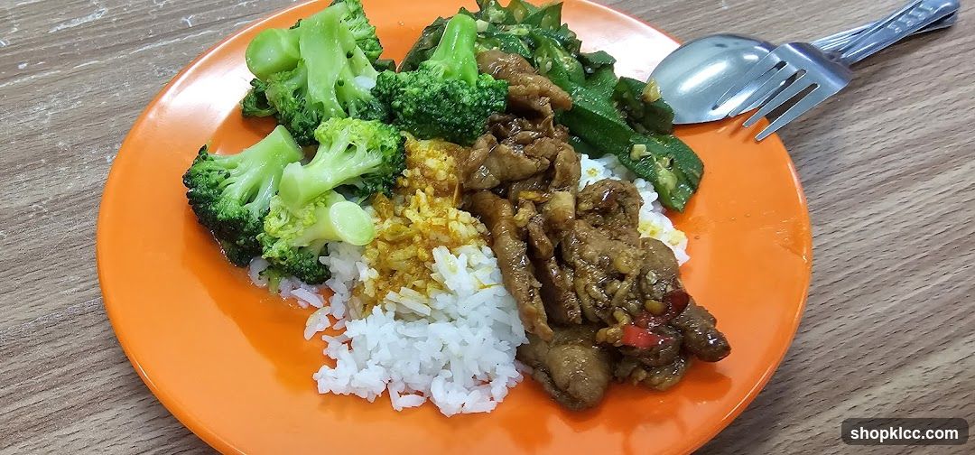 Plate of Stir-Fried Chicken with Broccoli and Rice