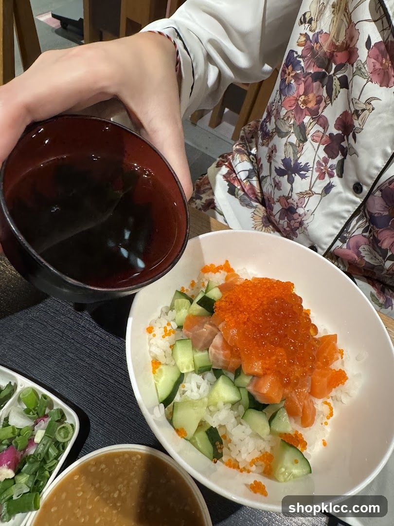 Sushi Bowl with Roe and Fish