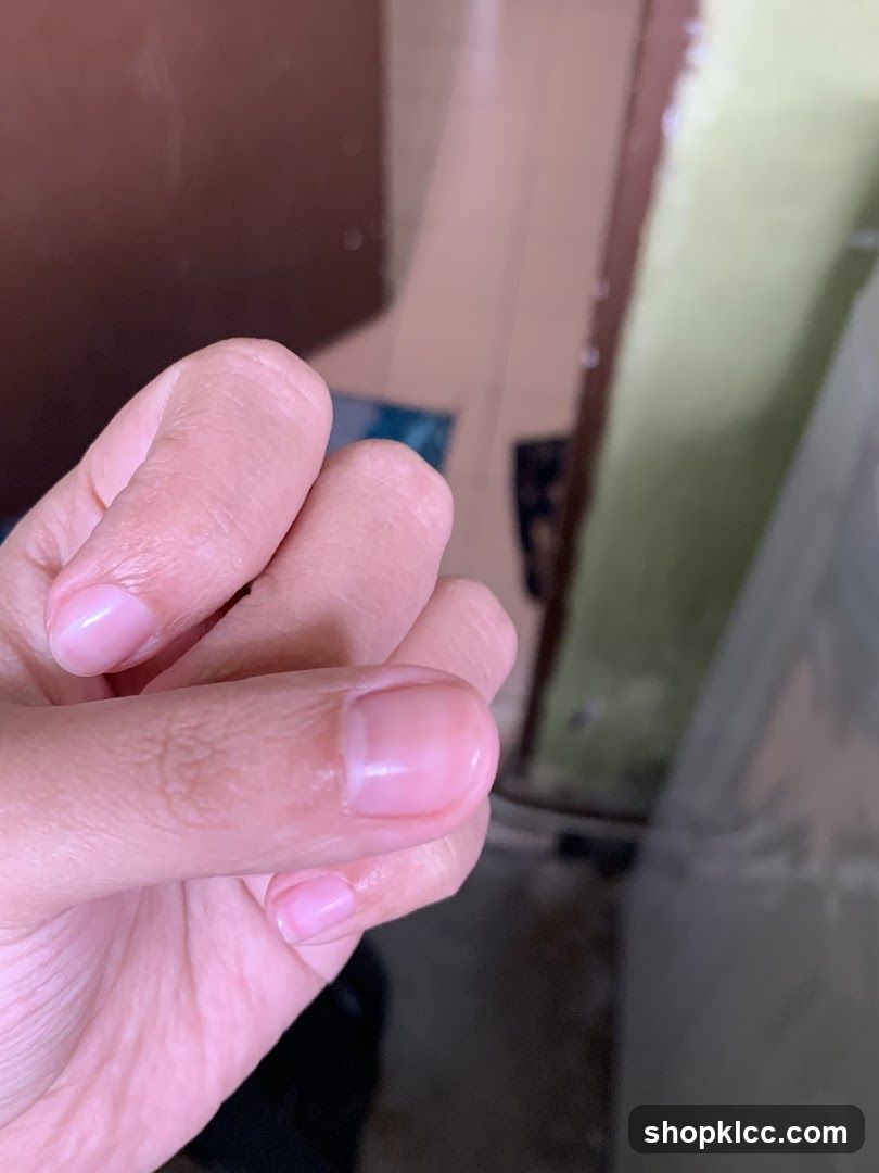 Hand with fingers curled