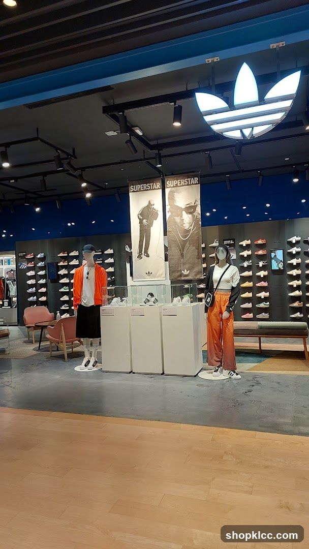 Adidas Store Interior Display