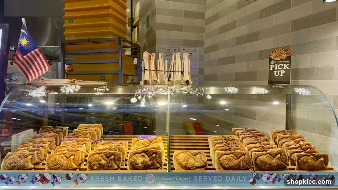 Bakery Display Case with Taiyaki