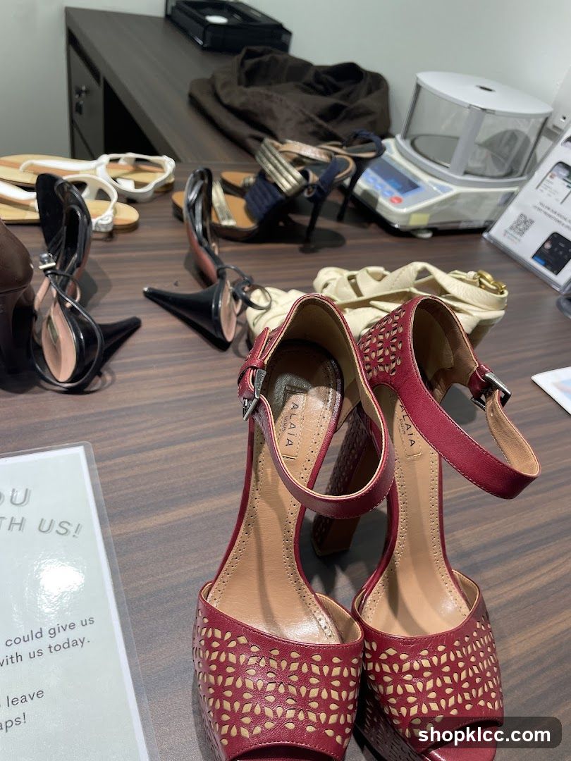 Shoes Display Table