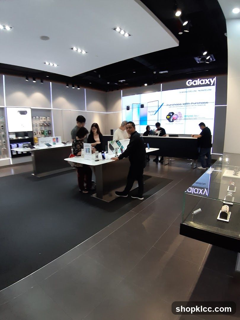 Samsung Galaxy Store Interior