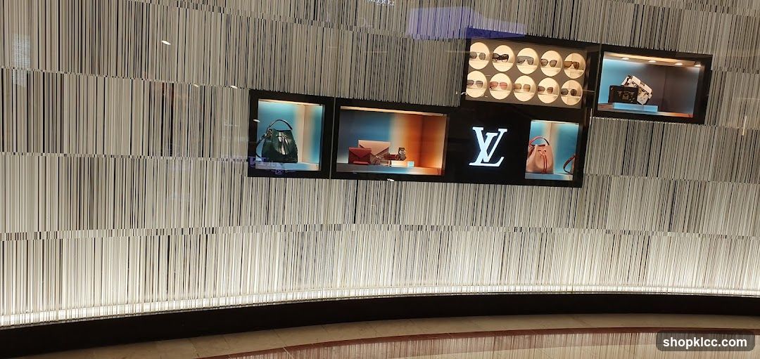 Louis Vuitton Store Window Display