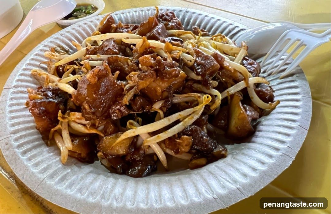 Stir-fried noodles with bean sprouts