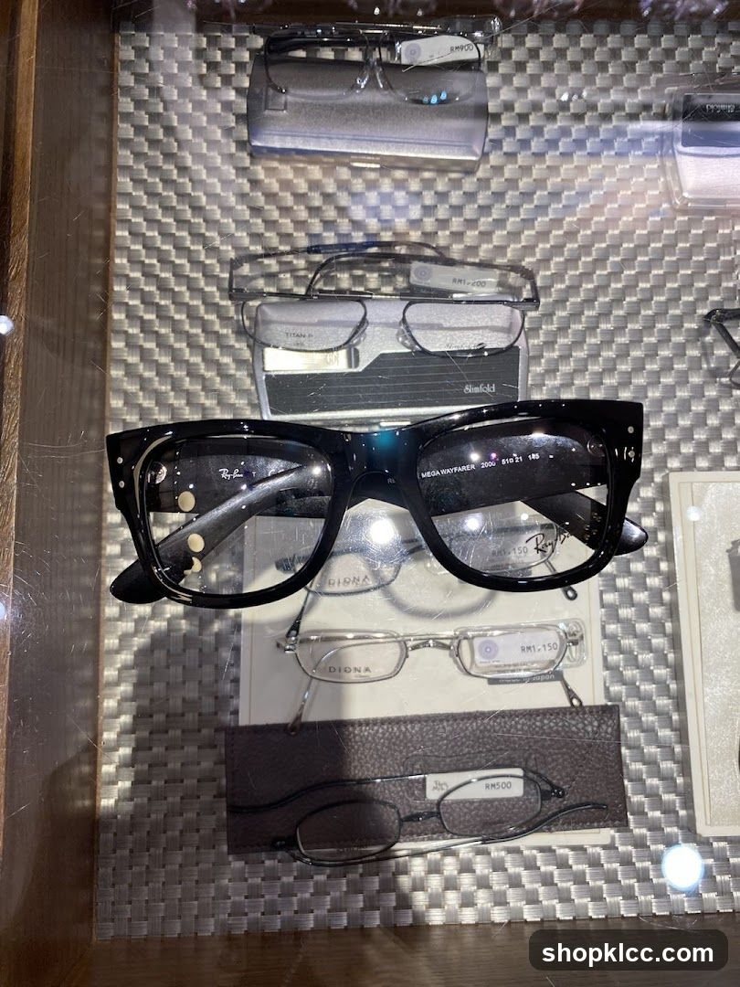 Eyeglasses Display