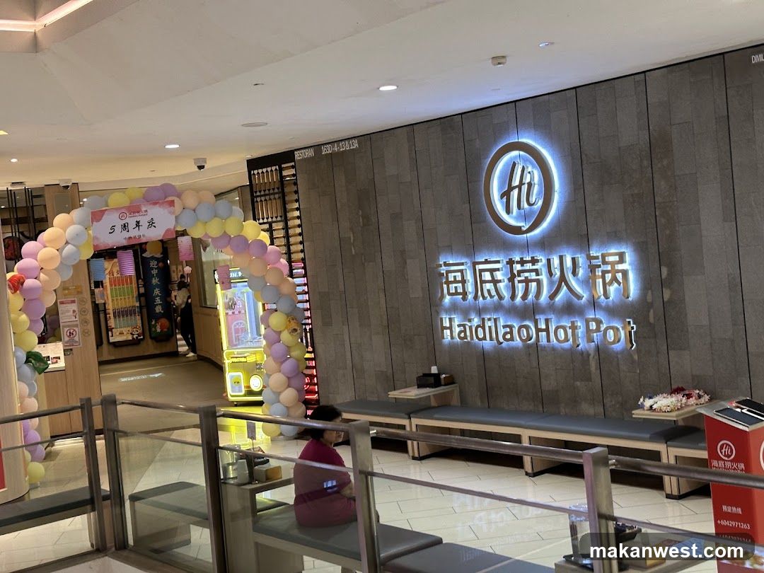 Haidilao Hot Pot Entrance