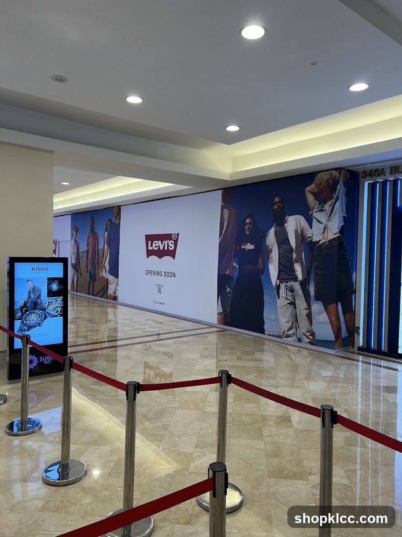 Levi's Store Under Construction