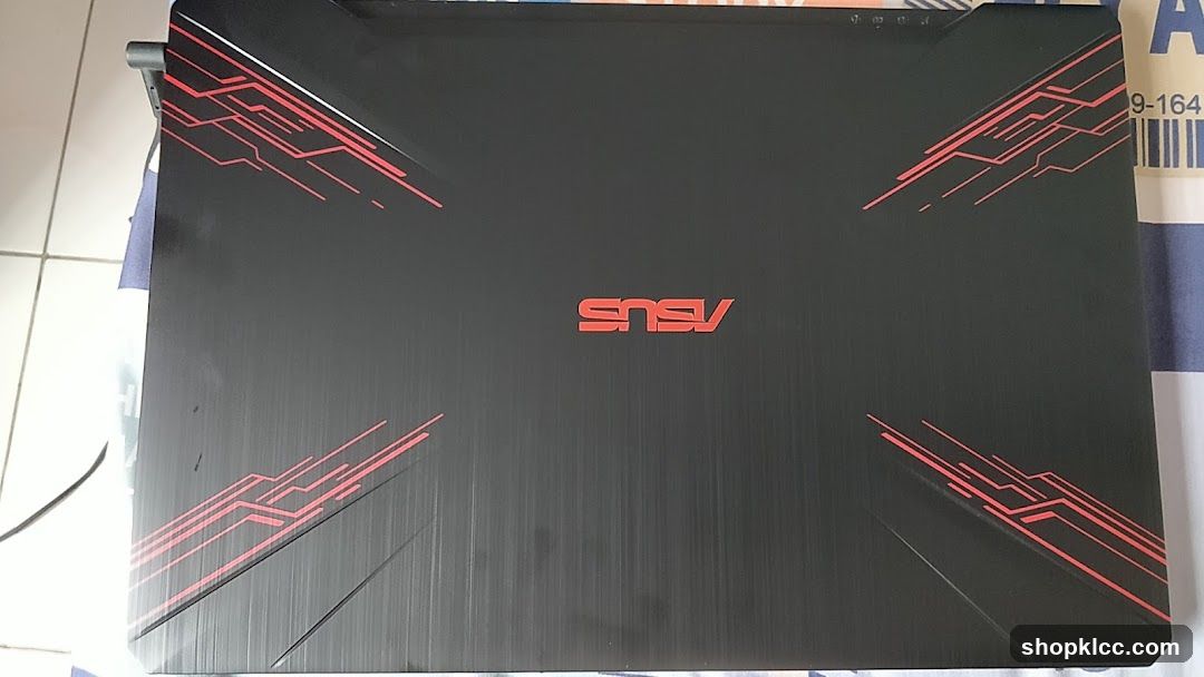 ASUS Laptop Exterior