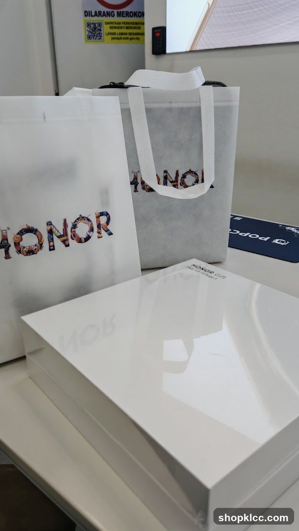 Honor branded gift bags and boxes
