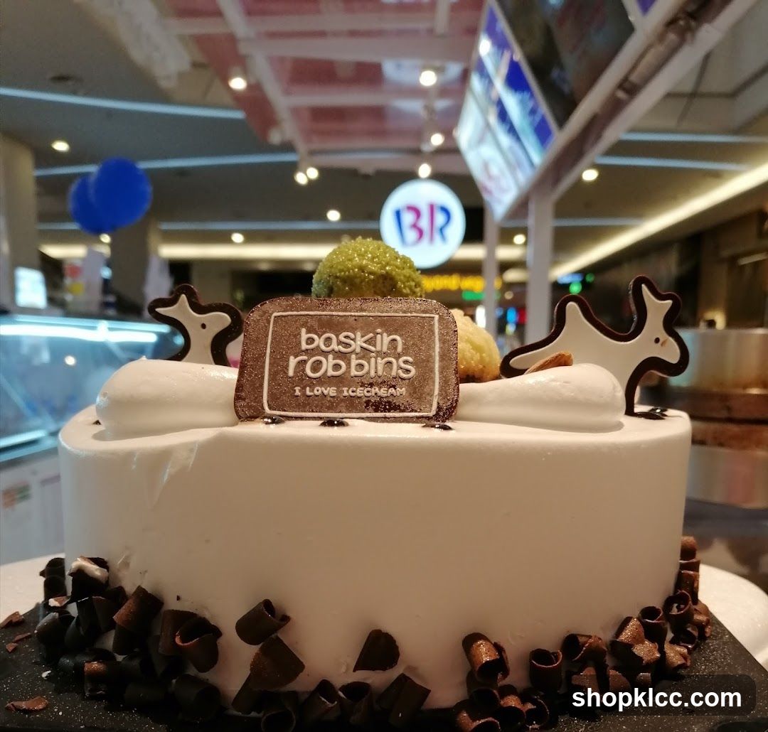 Baskin Robbins Cake Display