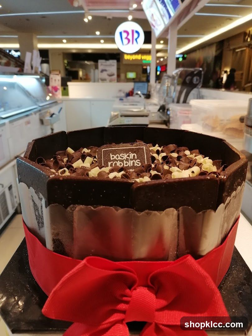 Baskin Robbins Cake Display