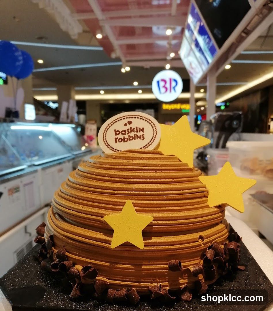 Baskin Robbins Cake Display