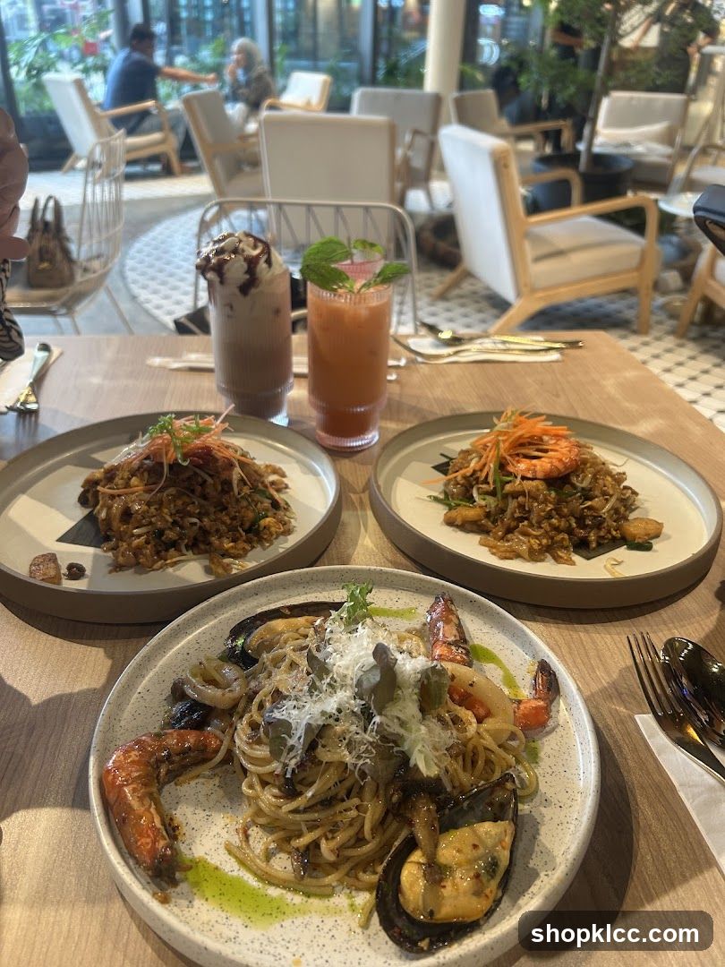 Seafood Pasta and Fried Rice at Cafe