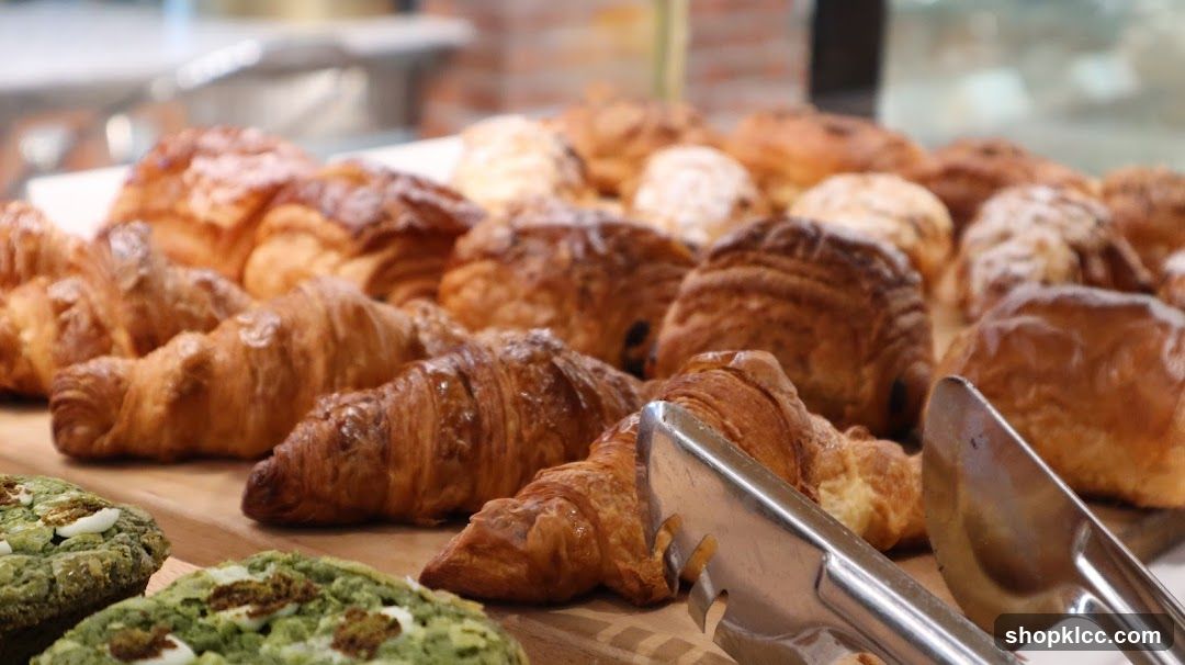 Croissant Display