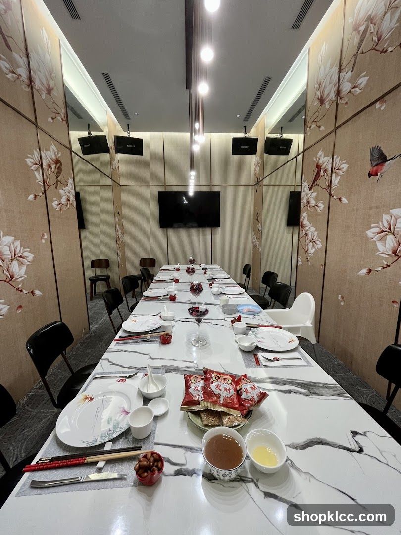 Restaurant Dining Table Setup