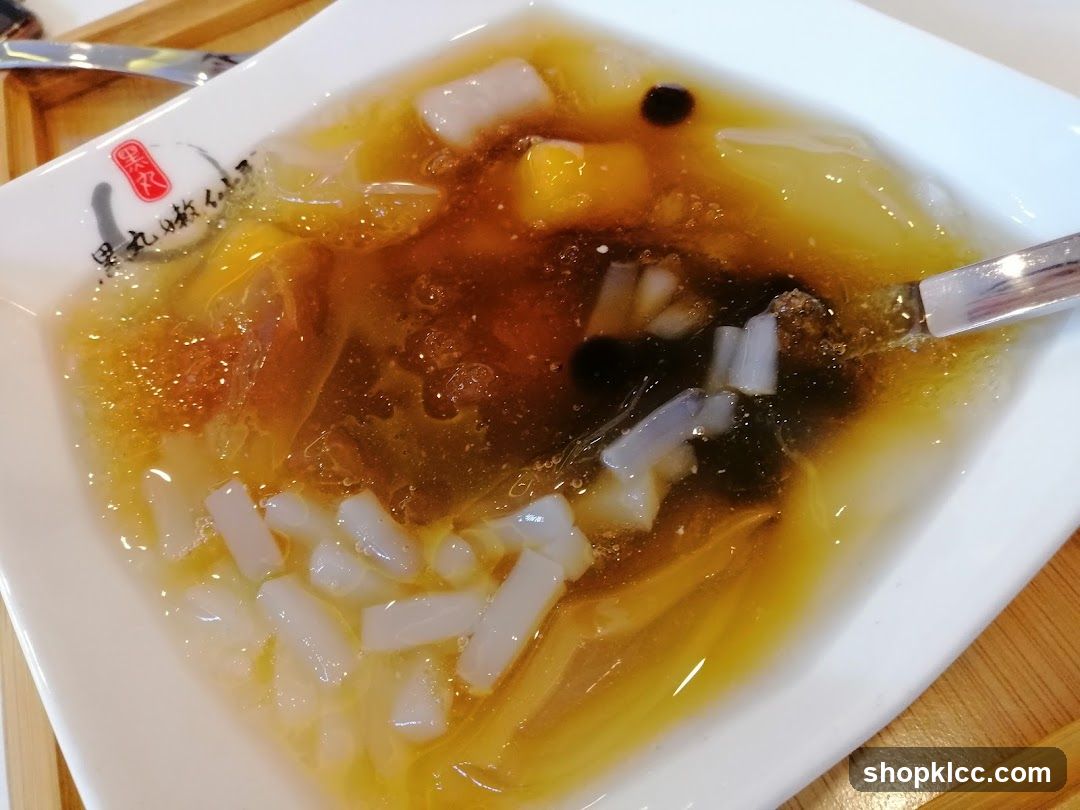 Dessert Soup with Taro and Coconut Milk