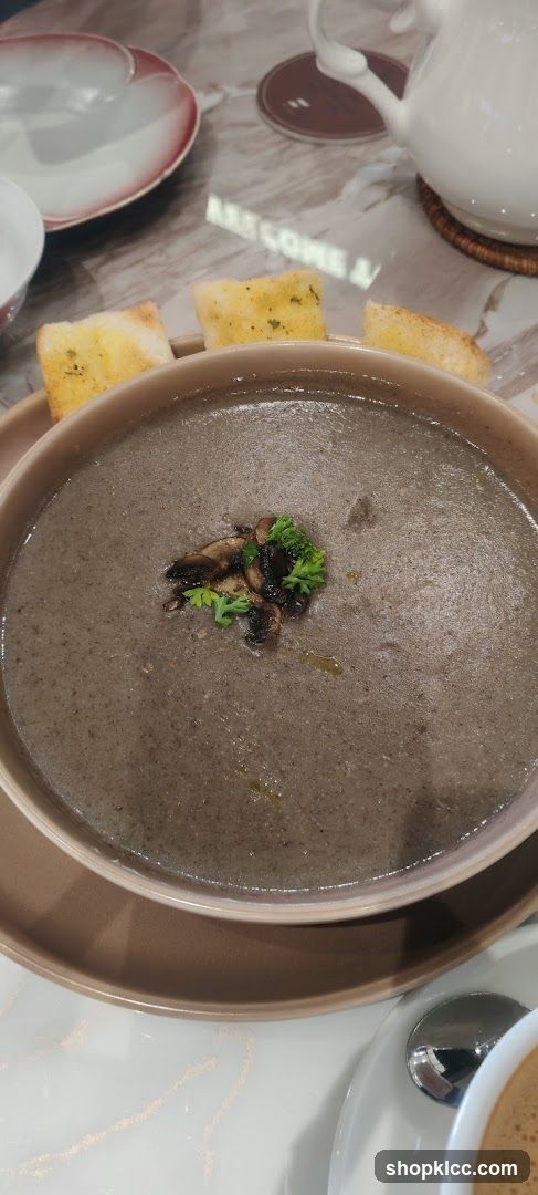 Mushroom Soup with Garlic Bread