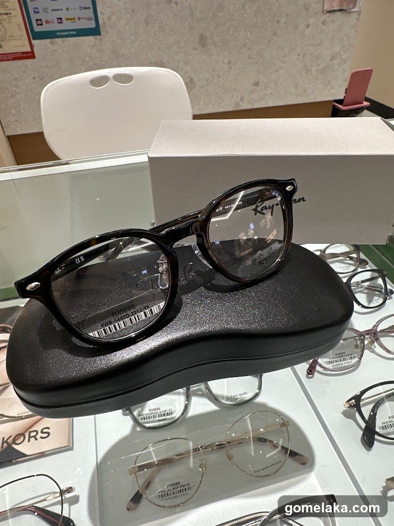 Eyewear Display in Retail Store