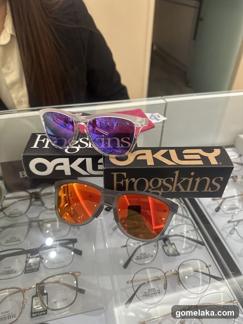 Eyewear Display in Store