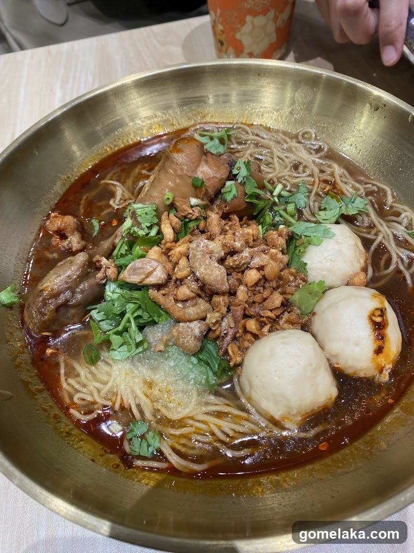 Noodle Bowl in Golden Bowl