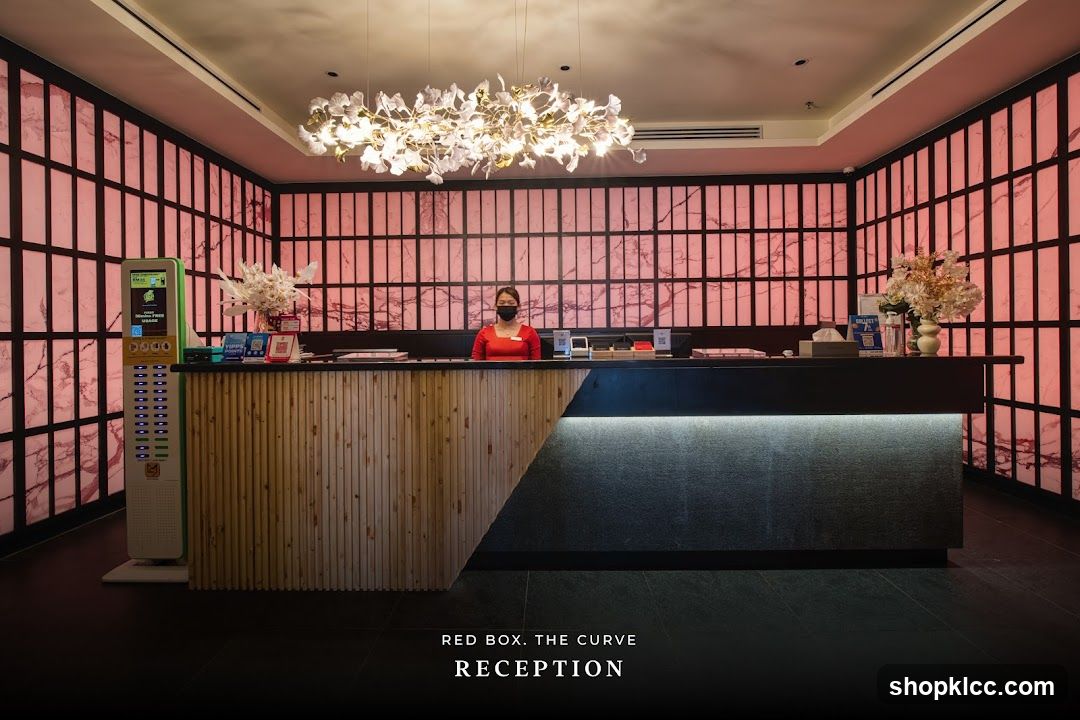 Red Box The Curve Reception